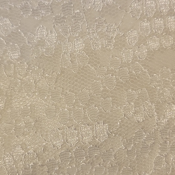 Beautiful white dress - Picture 3 of 8